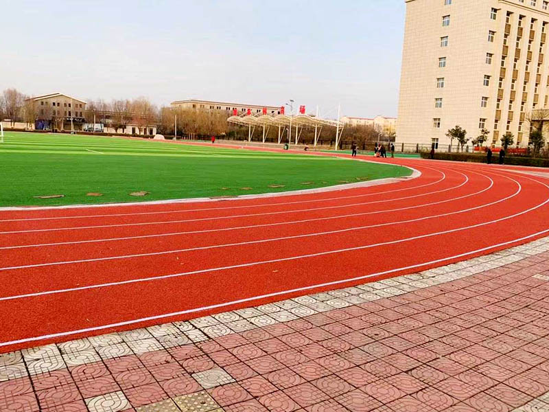 被塑膠跑道弄傷臉會(huì)不會(huì)有坑疤？