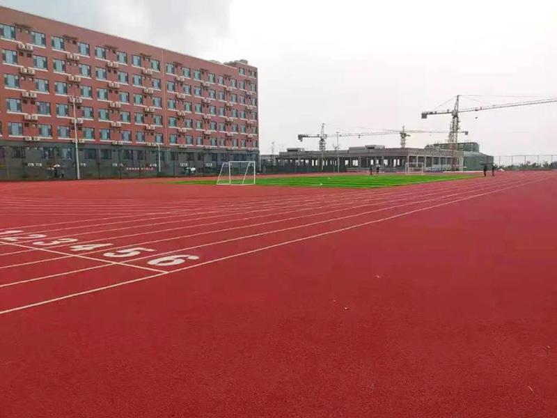 校園塑膠跑道為何受追捧？